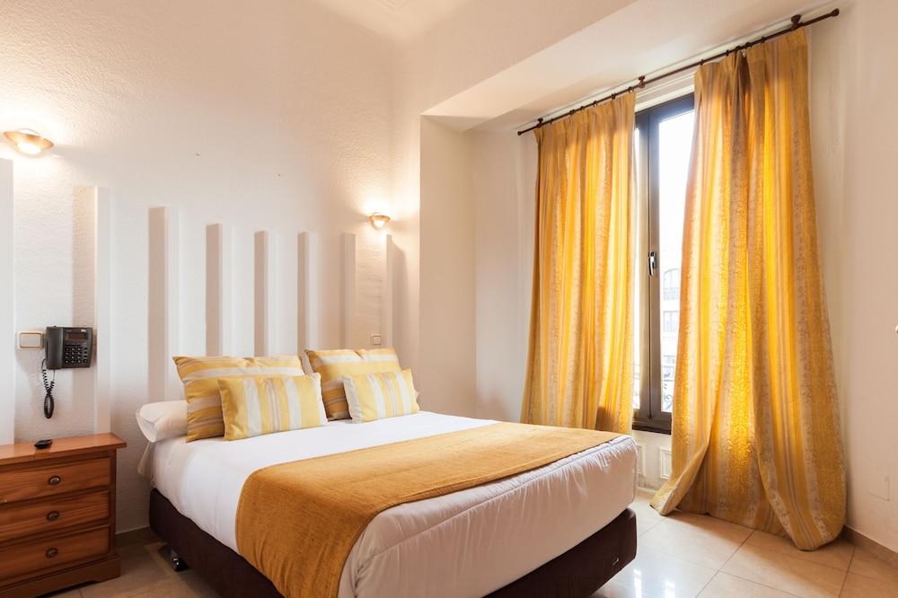 Hostal Josefina-Gran Via Мадрид Экстерьер фото
