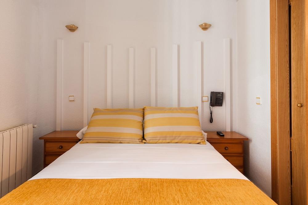 Hostal Josefina-Gran Via Мадрид Экстерьер фото