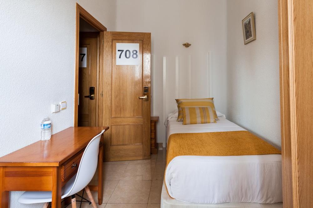 Hostal Josefina-Gran Via Мадрид Экстерьер фото