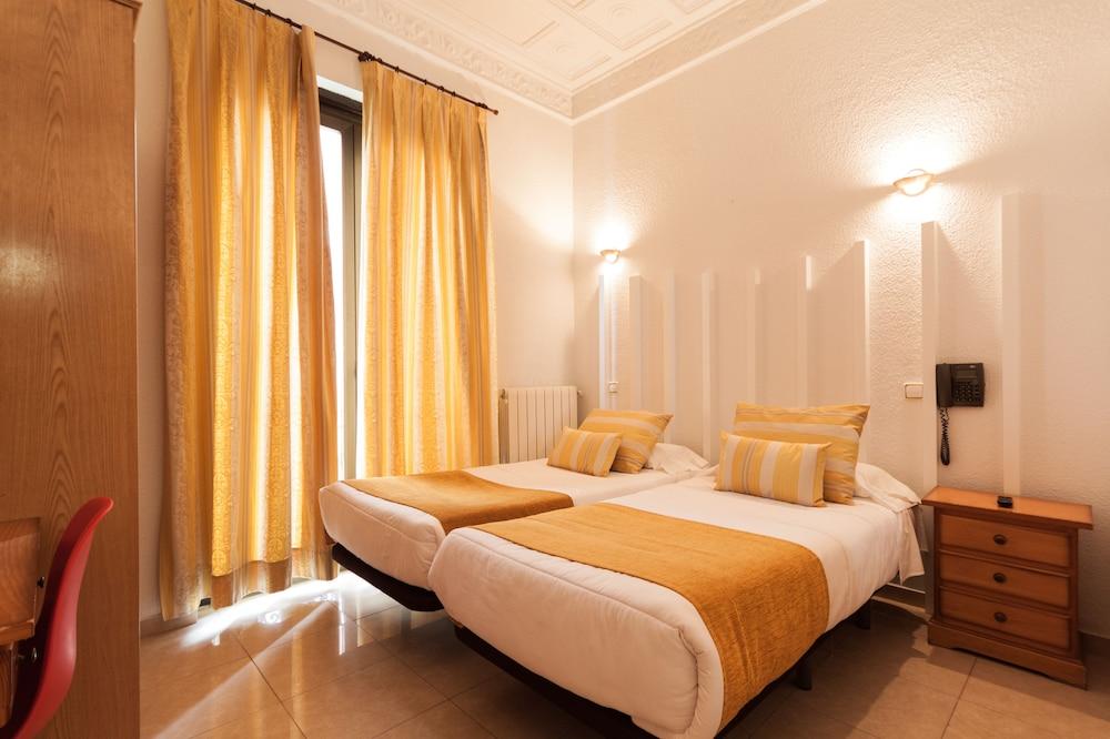 Hostal Josefina-Gran Via Мадрид Экстерьер фото