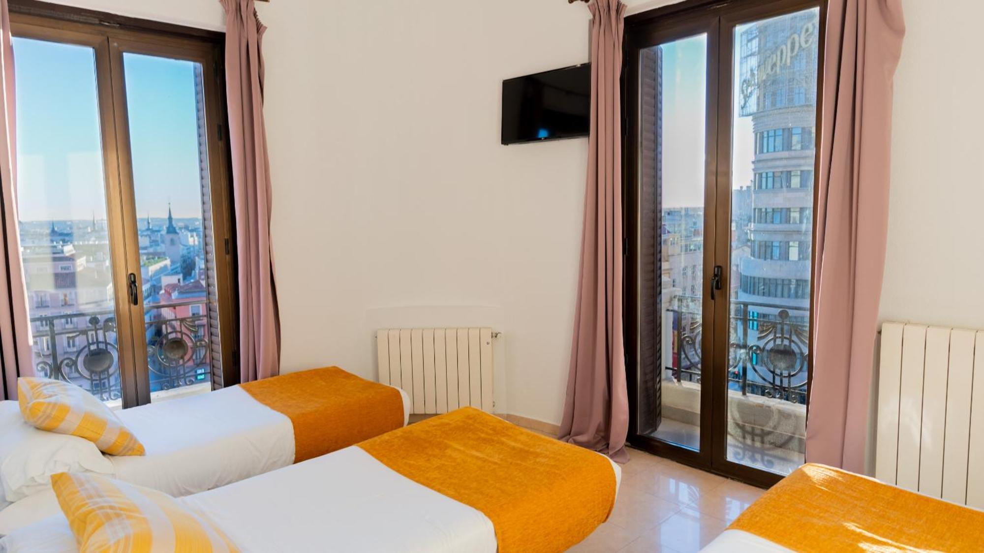 Hostal Josefina-Gran Via Мадрид Экстерьер фото