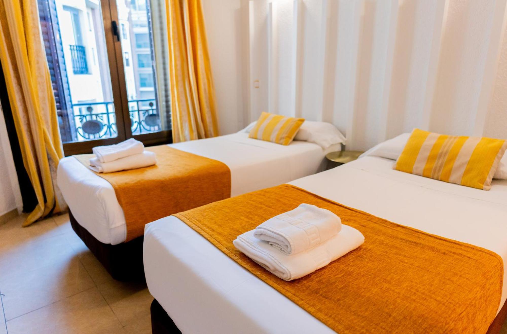 Hostal Josefina-Gran Via Мадрид Экстерьер фото